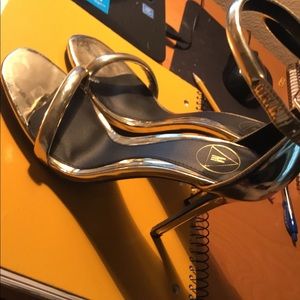 Gold heel brand new never worn